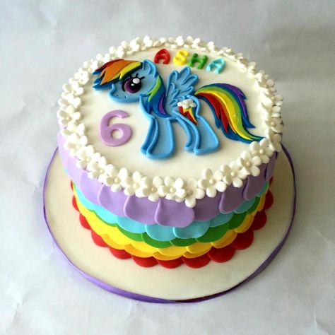 Rainbow Dash (My Little Pony) Cake Rainbow Dash Birthday Cake, My Little Pony Birthday Cake, Pony Birthday Cake, Rainbow Dash Cake, My Little Pony Cupcakes, Rainbow Dash Birthday, Cake Rainbow, My Little Pony Cake, Little Pony Cake