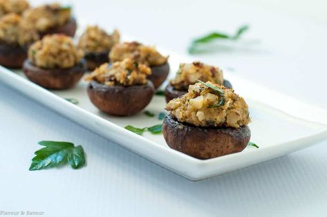 These Garlic Lovers' Blue Cheese Stuffed Mushrooms are a restaurant-worthy appetizer when cooked correctly. Follow these easy tips for success every time. #stuffedmushrooms #bluecheese #garlic #glutenfree #gameday Boursin Stuffed Mushrooms, Falafel Platter, Blue Cheese Stuffed Mushrooms, Christmas Party Finger Foods, Fertility Recipes, Retro Cocktail Party, Pork Kabobs, Blue Cheese Recipes, South Beach Diet Recipes