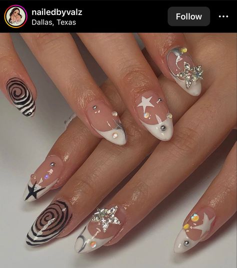 Almond Shaped Nails Y2k, Stars And Spirals Nails, Star Nails Acrylic Y2k Almond, Spiral French Tip Nails, Almond Star Nails Designs, Pearl Star Nails, Spiral Nails Design, Star Themed Nails, Planet Charm Nails