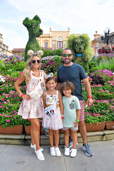 Disney family. Disney vacation. Disney outfit. Family Disney Vacation, Epcot Outfit, Disney Outfit Inspo, Disney World Outfits, Disney Outfit, Disney Epcot, Disney Family, Disney Vacation, Family Outfits