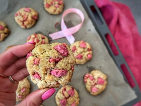 Cookies aux pralines roses spécial octobre rose Post Insta, Cookies Et Biscuits, Lima, Biscuits, France, Stars, Birthday, Pink, Art