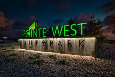 Company Signage Design Outdoor, Halo Lit Signage, Signage Design Outdoor Entrance, Rustic Signage, Pylon Signage, Building Signage, Business Signs Outdoor, Entrance Signage, Beach Architecture