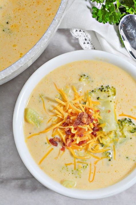 Keto Broccoli Cheddar Soup - Easy Healthy Recipe Keto Broccoli Cheddar Soup, Keto Broccoli, Healthy Broccoli, Soup Easy, Low Carb Salad, Broccoli Cheddar Soup, Cheddar Soup, Broccoli Cheddar, Broccoli Florets