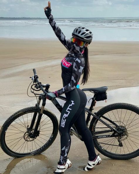 Best Women’s Hybrid Bike Mountain Biking Outfit, Road Bike Girl, Mtb Girl, Bike Riding Benefits, Mountain Biking Women, Cycling Girl, Bachata Dance, Female Cyclist, Road Bike Women