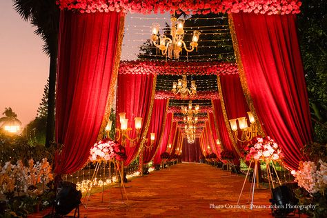 Red Theme Wedding Entrance, Royal Wedding Decorations Receptions, Royal Wedding Entrance Decor, Royal Weddings Theme, Lavish Indian Wedding Decor, Royal Themed Wedding Decor, Royal Decorations Wedding, Indian Theme Party Decorations, Royal Reception Decor