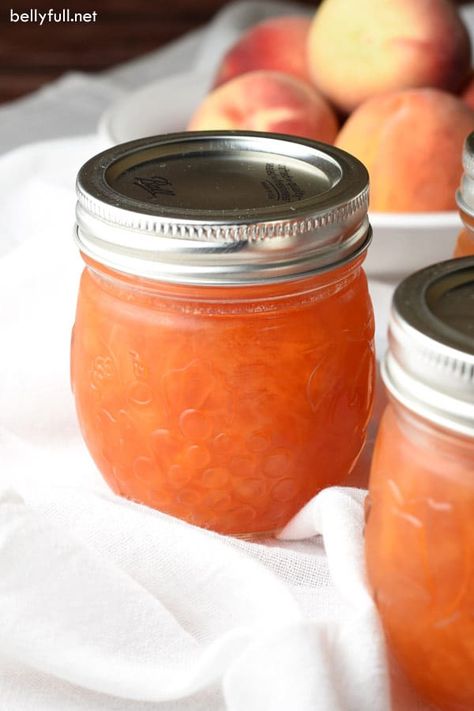 This Quick and Easy Peach Freezer Jam is wonderful on toast, with cream cheese and crackers, or even ice cream. Prepped in just 15 minutes! Vanilla Peach Jam, Canning Peach Pie Filling, Peach Freezer Jam, Peach Jam Recipe, Freezer Jam Recipes, Morning Toast, Canning Peaches, Peach Pie Filling, Jam Recipes Homemade