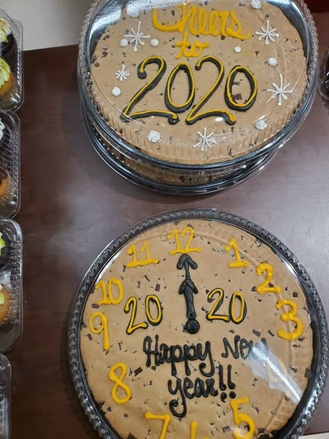 New Year Cookie Cake Ideas, New Years Message Cookies, New Year Cookie Cake, New Years Cake Ideas 2023, New Years Cookie Cake Ideas, New Years Cake Decorating Ideas, New Years Cakes Ideas, New Years Eve Cakes, New Year’s Eve Cake Ideas