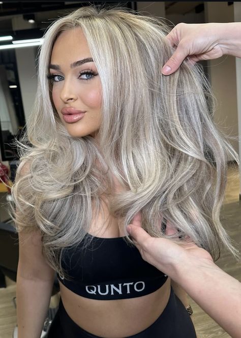 Heavy Blonde Highlights, Ash Blonde Hair Balayage, Soft Blonde Hair, Sunny Hair, Highlight Brown, Brown With Blonde, Ice Blonde Hair, Perfect Blonde Hair, Blonde Highlights On Dark Hair