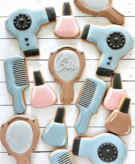 Hair Stylist Cookies Decorated, Hair Salon Cookies, Cosmetology Cookies, Salon Cookies, Makeup Cookies, Chanel Cookies, Spa Cookies, Girls Vanity, Spa Girl