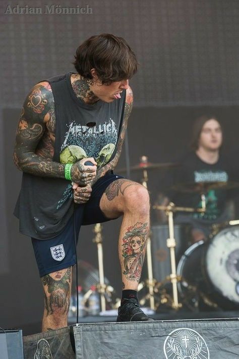 Metalcore Style, Tatto Boys, Drop Dead Clothing, Hardcore Style, Carla Diaz, Looks Kylie Jenner, Festival Outfits Men, Oli Sykes, Ronnie Radke