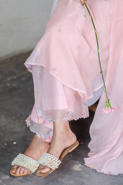 Pink chanderi floral embroidered kurta. Paired with organza overlay palazzo and chanderi dupatta. Comes with mulmul slip. Components:4 Pattern:Embroidered Type of Work:Thread work Neckline:V neck Sleeve Length:Three quarter Fabric:Chanderi, Organza, Mulmul Color:Pink Other Details: Embroidered hem pant Cutwork hem dupatta Occasion:Mehendi and Haldi - Aza Fashions Office Wear Women Work Outfits, Organza Kurta, V Neck Kurta, Chanderi Dupatta, Organza Suits, Kurta Cotton, Kaftan Designs, Kurta Set For Women, Indian Designer Suits