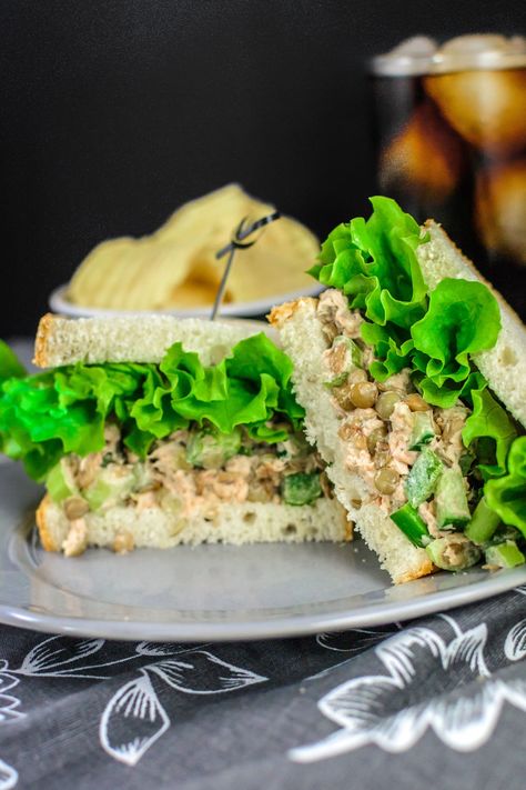 Tuna + Lentil Salad Sandwich - Peppers & Pennies Vegetarian Sandwich, Healthy Sandwiches, Simple Sandwiches, Green Lentils, Lentil Salad, Lentil Curry, Lentil Recipes, Salad Sandwich, Frugal Meals