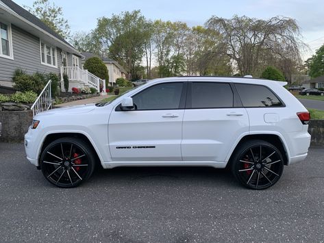 White Jeep Interior, White Jeep Grand Cherokee, Jeep Grand Cherokee Accessories, Jeep Trailhawk, Jeep Interior, Jeep Srt8, Jeep Interiors, White Jeep, Jeep Grand Cherokee Srt