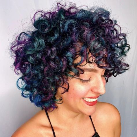 Curly Black Hairstyle with Purple and Teal Highlights Curly Hair Dye Ideas, Curly Hair Dye, Teal Highlights, Hairstyle Bob, Black Hairstyle, Curly Color, Dyed Curly Hair, Dyed Hair Pastel, Purple And Teal