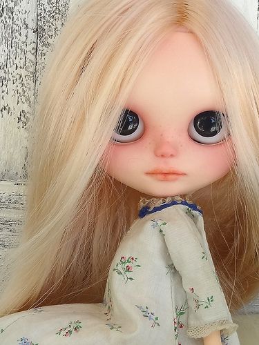 Blythe ◉◡◉ Dark Blond, Antique Doll Dress, Dark Blonde Hair, Dark Gothic, Dark Olive Green, Custom Blythe, Dark Eyes, Dark Blonde, Antique Dolls