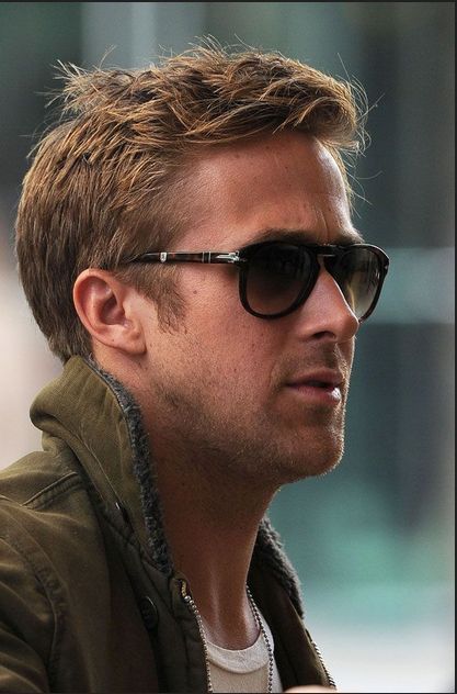 Ryan Gosling Glasses, Ryan Gosling Hair, Persol Sunglasses Men, Old School Hairstyles, James Bond Outfits, Bond Outfits, New York State Of Mind, Persol Glasses, Райан Гослинг