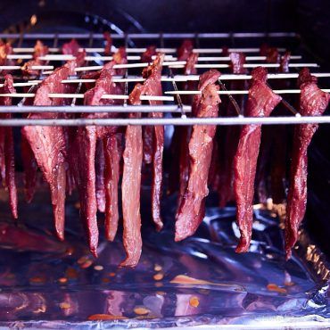 How to make traditional beef jerky - hang the meat in the oven Oven Jerky Recipes, Beef Jerky In The Oven, Beef Jerky Recipe Oven, Jerky In The Oven, Oven Beef Jerky, Deer Jerky Recipe, Venison Jerky Recipe, Oven Jerky, Jerkey Recipes