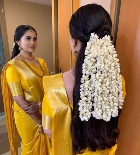 42 Best Bridal Hairstyles To Match With Sarees: From Braided Bun To Dreamy Waves Saree And Flower In Hair, Simple Bridal Hair With Flowers, Traditional Hairstyle With Flowers, South Indian Flower Hairstyles, South Indian Bride Braid Hairstyle, South Indian Gajra Hairstyle, South Indian Wedding Hairstyle, Tamil Hairstyle With Flowers, Kerala Hairstyles For Saree