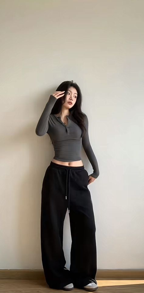 Comfy Outfit Aesthetic Korean, Corset Fashion Outfits, Celebrity Casual Outfits, Trendy Outfits For Teens, Fashionista Clothes, Streetwear Fashion Women, Asian Outfits, Simple Trendy Outfits, Looks Chic