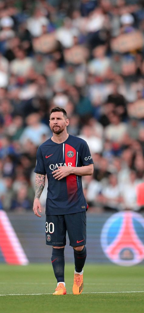 Lionel Messi Psg, Fc Barcelona Players, Messi Pictures, Messi Psg, Cr7 Vs Messi, Lionel Messi Fc Barcelona, Messi Fans, Football Players Photos, Lionel Messi Wallpapers