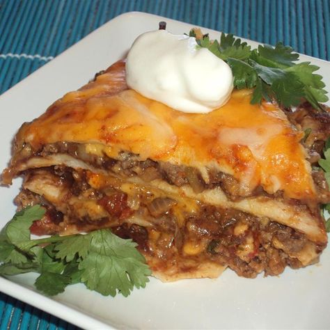 Spicy Beef and Bean Enchilada Pie | "This is a scrumptious, filling Mexican dish that is easy and loved by everyone I've served it to. Lots of flavor and a spicy kick of chiles and pepper-jack cheese will make this a family staple any night of the week." Enchilada Pie, Cheesy Enchiladas, Creamed Beef, Enchilada Casserole Recipes, Bean Enchiladas, Red Enchilada Sauce, Beef Enchiladas, Spicy Beef, Enchilada Casserole