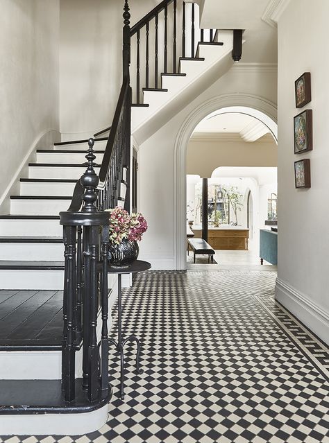 Bedrooms With Fireplaces, Victorian House Kitchen, European Design Style, Victorian Staircase, Bathroom Unique, Perfect Drawing, Victorian Hallway, Stair Well, White Marble Floor