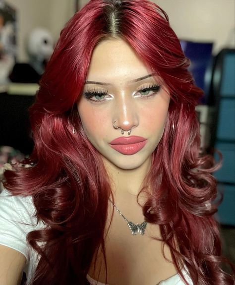 Types Of Hair Color, Red Hair Looks, Hair Pale Skin, Wine Red Hair, Red Hair Inspo, Dark Red Hair, Hair Patterns, Van Doren, Dyed Hair Inspiration