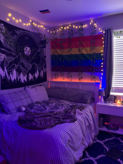 Pride Room Ideas, Lgbtq Bedroom, Pride Bedroom Ideas, Trans Bedroom, Gay Room Aesthetic, Lgbtq Room Ideas, Pride Bedroom, Pride Room Decor, Gay Bedroom