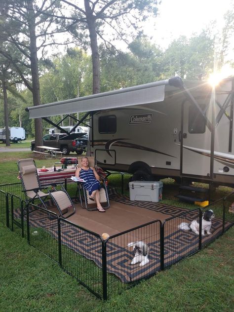 Campsite Decorating, Fifth Wheel Living, Camper Interior Design, Camper Hacks, Travel Trailer Camping, Camping Set Up, Diy Camper Remodel, Lake Food Ideas Summer, Trailer Living