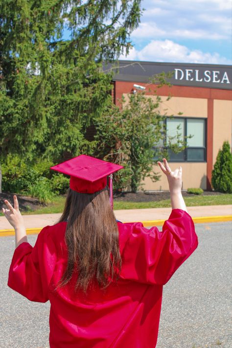 Graduation Red Cap And Gown, Red Graduation Gown, Cap And Gown Pics With Friends, School Graduation Photoshoot, Cap And Gown Photos With Friends, Red Cap And Gown, Gap And Gown Pictures Graduation, Studio Cap And Gown Photos, Graduation Gown And Cap