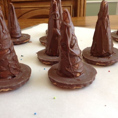 Harry Potter Chocolate, Harry Potter Treats, Harry Potter Theme Birthday, Harry Potter Sorting, Harry Potter Sorting Hat, Harry Potter Bday, Harry Potter Baby Shower, Harry Potter Theme Party, Movie Snacks