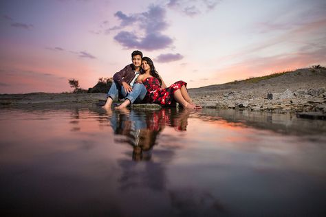 Geeta and Tejas’ Pre-Wedding Shoot in historic town of Hampi - WeddingSutra Blog Outdoor Couple Shoot Indian, Pre Wedding Photoshoot Beach, Amazing Wedding Ideas, Pre Wedding Photoshoot Props, Indian Wedding Poses, Pre Wedding Photoshoot Outfit, Couple Romantic, Indian Wedding Photography Couples, Wedding Photoshoot Props