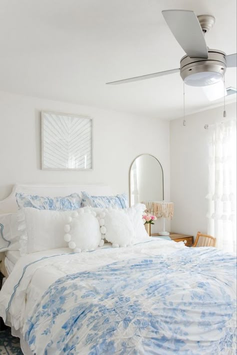 Light Blue Room Ideas, Costal Bedroom, Blue Dorm, Blue Room Decor, Blue Bedroom Ideas, Sorority House, College House, Coastal Room, Bedroom Blue