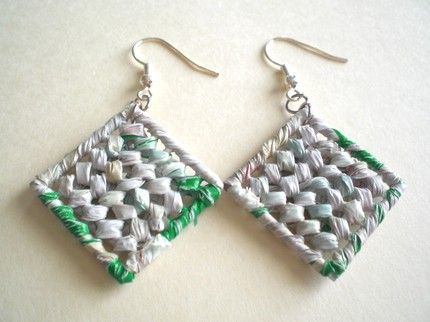 photos of crocheted jewelry | ... " Recycles Plastic Bags into Colorful Jewelry - CraftStylish Diy Jewelry Recycled, Diy Recycle Plastic, Reuse Plastic Bags, Plastic Bag Crafts, Penny Jewelry, Plastic Bag Crochet, Jewelry Recycled, Vintage Jewelry Diy, Recycled Plastic Bags