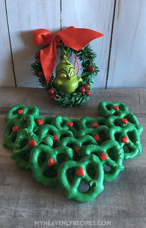 How to Make Grinch Pretzels Grinch Charcuterie Board Ideas, Whoville Feast, Grinch Charcuterie, Grinch Charcuterie Board, Grinch Pretzels, Grinch Snacks, Green Pretzels, Grinch Board, Whoville Party