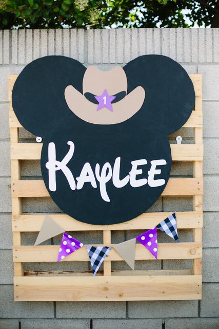 Cowgirl Minnie Mouse Party #cowgirl #minniemouse Minnie Cowgirl Party, Minnie Mouse Cowgirl Party, Cowboy Themed Birthday Party, Minnie Mouse Theme Party, Farm Themed Birthday Party, Minnie Mouse Theme, Cowgirl Birthday Party, Mickey Mouse Parties, Farm Birthday Party