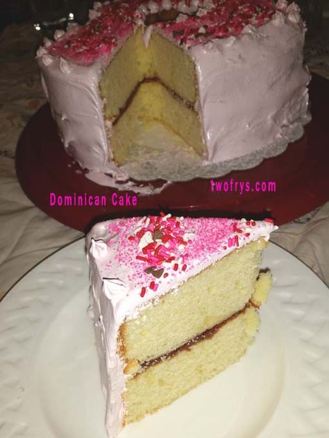 Easy Dominican Cake Recipe, Cultural Desserts, Dominican Desserts, Dominican Cake Recipe, Coconut Cake Recipes, Vienna Cake, Filet Mignon Chorizo, Dominican Cake, Dominican Recipes