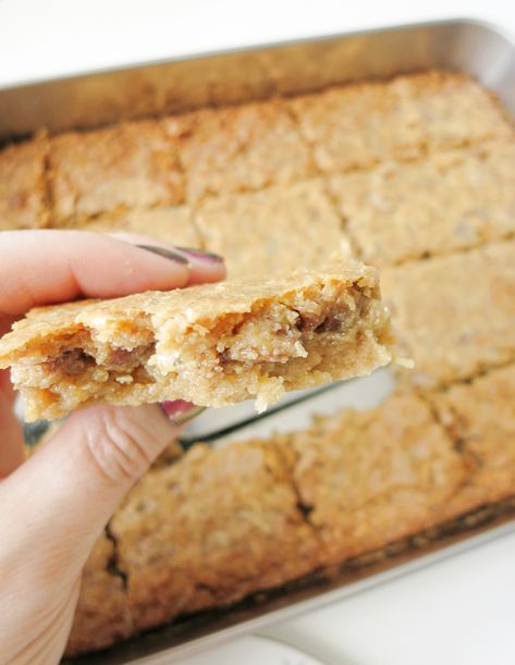 Coconut Pecan Dream Bars?utm_source=12tomatoes Pecan Dream Bars, Easy Granola Bars, Easy Granola Recipe, Tomatoes Recipes, 12 Tomatoes Recipes, Dream Bars, Chewy Granola Bars, Chewy Granola, Coconut Desserts