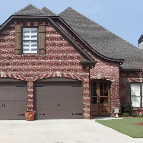 Create a home that stands the test of time with a traditional red brick exterior like this one featuring our Farmington brick.  https://bit.ly/3USKUiT Traditional Red Brick Home Exterior, Red Brick Home Exterior, Brick Home Exterior, Commercial Exterior, Red Brick Exteriors, Exterior Inspiration, Brick Exterior, Red Brick House, Brick Exterior House