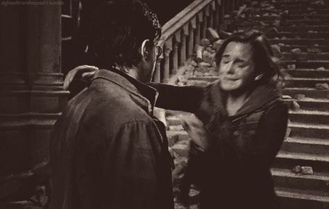 They understand each other. | 7 Reasons Why Harry And Hermione Should Have Ended Up Together Citate Harry Potter, Harry And Hermione, Yer A Wizard Harry, Images Harry Potter, Harry Potter Gif, Harry Potter Hermione, Carl Grimes, Guy Friends, Harry Potter Film