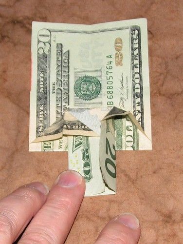 Folded Money Christmas Tree Dollar Origami, How To Fold Money Into A Christmas Tree, Origami Money Christmas, Money Folding Ideas Easy, Money Christmas Tree, Oragami Money, Homemade Graduation Gifts, Fold Dollar Bill, Easy Money Origami