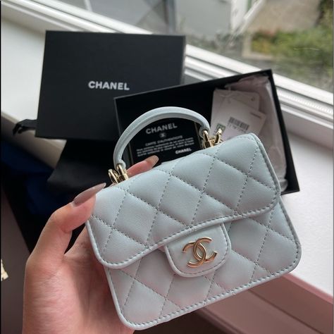 Chanel 2021 baby blue mini flap coin small accessory Cute Chanel Bags, Designer Mini Bags, Mini Handbags Outfit, Mini Chanel Bag, Chanel Small Bag, Mini Bag Outfit, Baby Chanel, Mini Designer Bags, Chanel Mini Bag