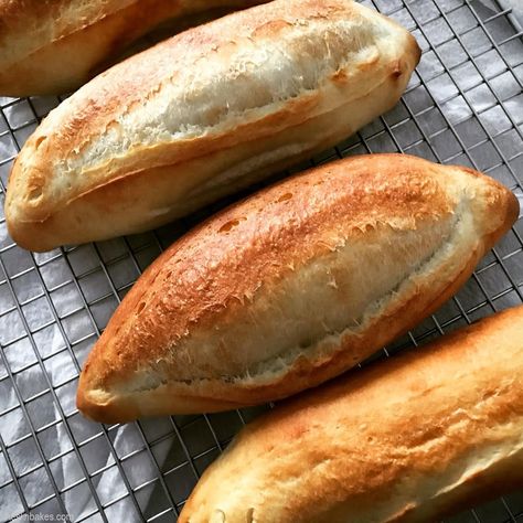 Vietnamese Bread Recipe, Banh Mi Bread Recipe, Japanese Milk Bread, Bahn Mi, Baguette Recipe, Hoagie Rolls, Artisan Bread Recipes, Bread Roll, Bread Bun