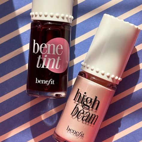 AD | @benefitcosmetics #BenefitClubPink @benefitclubpinkus Getting a rosy-pearl glow while on vacation has never been sweeter! All I need is Benetint & High Beam to recreate the Jelly Donut, the latest & greatest blush look.😊🤩 No-bake jelly donut recipe hack by combining #benetint & #highbeam onto your cheeks for a rosy flush that will leave you craving for more! Draw a donut onto cheeks with High Beam, Benefit satiny-pink liquid highlighter. Add a dot of Benetint lip & cheek stain to the... Jelly Donut Recipe, Jelly Donuts Recipe, High Beam Benefit, Jelly Donut, Lip Tints, Donut Recipe, Cheek Stain, Liquid Highlighter, Donut Recipes