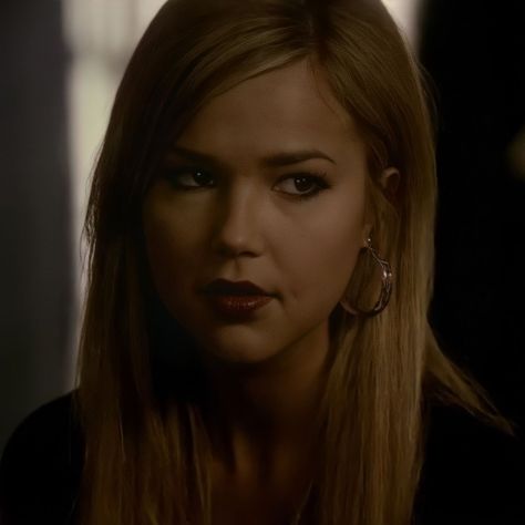 multi pics + mostly tvd on Instagram: “lexi branson in 1x08: 162 candles!” Lexi Branson, Arielle Kebbel, The Vampire Diaries Characters, Beauty Hair Makeup, Katherine Pierce, Caroline Forbes, The Vampire Diaries, Vampire Diaries The Originals, Film Serie