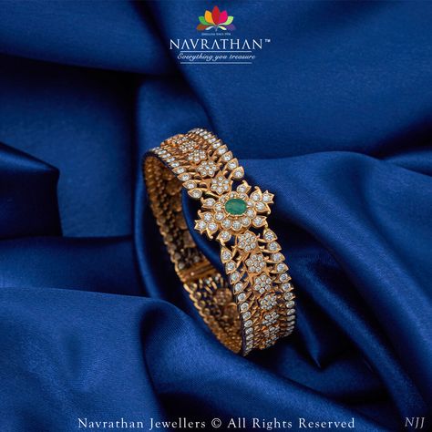 Emerald Bangles, Bangle Making, Black Beads Mangalsutra, Gold Jewelry Outfits, Diamond Bangles, Black Beads Mangalsutra Design, Jewelry Designing, Gold Bridal Jewellery Sets, Bridal Jewelry Collection