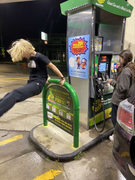 Gas Station Friends, Gas Station With Friends, Beach Girlies, Gas Station Aesthetic, Sleepover Plans, Surfing Videos, Y2k Inspo, Running Friends, Surf Aesthetic