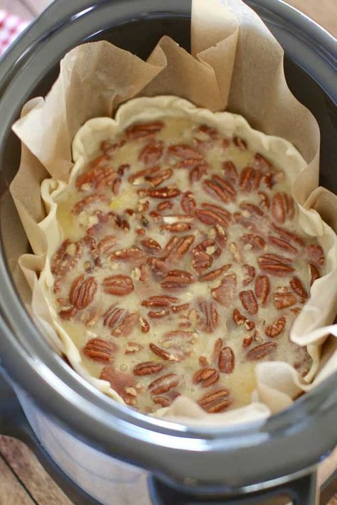 Pecan Pie Video, Crockpot Pie, Crockpot Pecan Pie, Crockpot Desserts, Slow Cooker Creamed Corn, Crock Pot Lasagna Recipe, Homemade Pecan Pie, Pecan Pie Filling, Crockpot Dessert Recipes