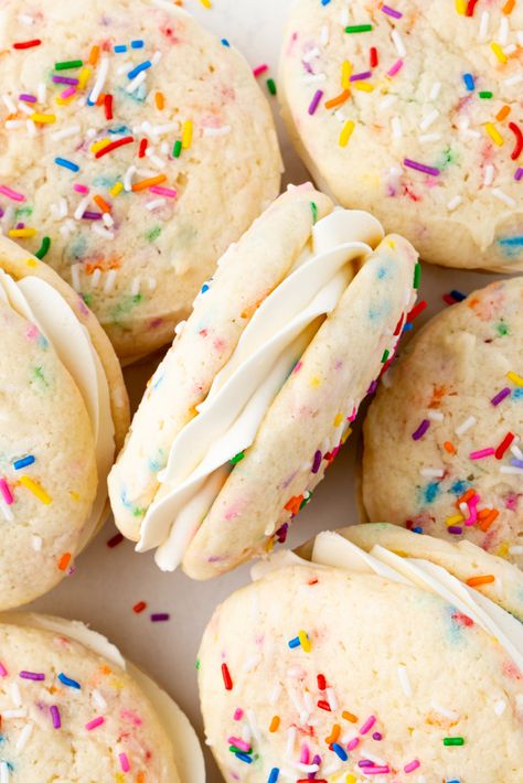 Funfetti whoopie pies are made with soft, cakey vanilla almond funfetti cookies and filled with marshmallow buttercream frosting. Sprinkle Sandwich Cookies, Funfetti Cookie Sandwiches, Funfetti Whoopie Pies, Funfetti Sandwich Cookies, Kid Desserts Easy, Confetti Whoopie Pies, Vanilla Whoopie Pies, Sandwich Cookie Recipes, Marshmallow Buttercream Frosting Recipe