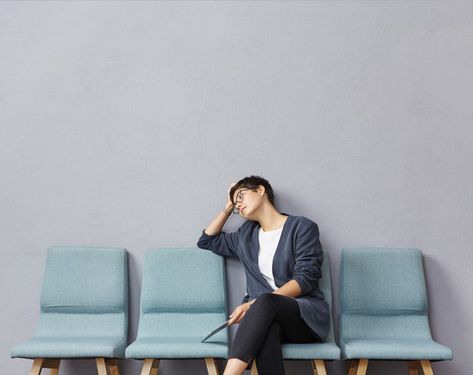 Waiting Pose, Pedigree Dog, Shocked Face, Office Waiting Rooms, Brunette Woman, Man Sitting, European Women, People Sitting, Casual Home